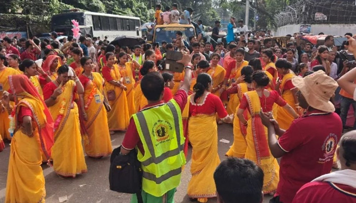 উলটো রথ টানার মধ্য দিয়ে সম্পন্ন হলো রথযাত্রা উৎসব