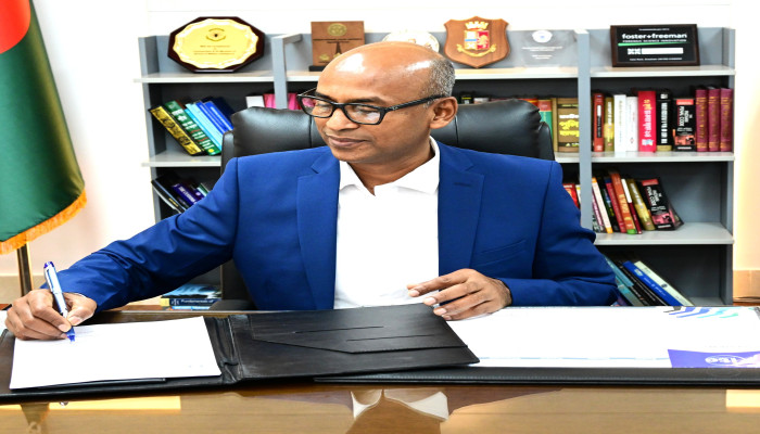 সিআইডির প্রধান হিসেবে দায়িত্ব নিলেন ব্যারিস্টার মোহাম্মদ মোশাররফ হোছাইন