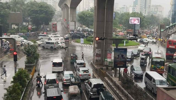 বৃষ্টিতে ভিজলো রাজধানী, ভোগান্তিতে জনজীবন