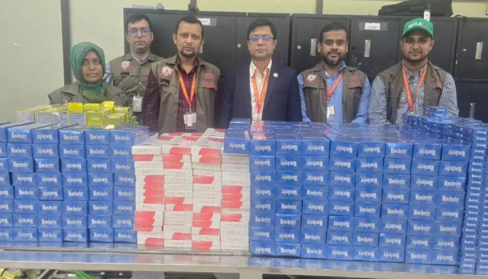শাহজালালে আড়াই কোটি টাকার স্বর্ণ-সিগারেট আটক