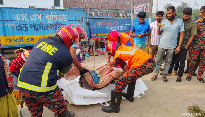 ধামরাইয়ে বাস-কাভার্ডভ্যানের মুখোমুখি সংঘর্ষ, চালক নিহত