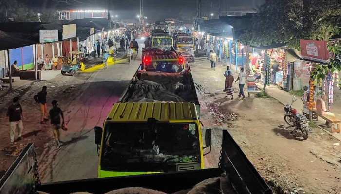 ইজারা নিয়ে বিএনপির দুই পক্ষের উত্তেজনা, সড়ক অবরোধ