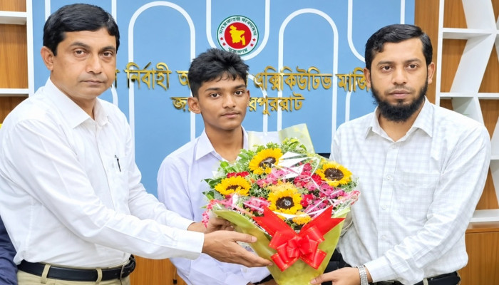 এআই নিয়ে গবেষণায় আন্তর্জাতিক স্বীকৃতি পেল জয়পুরহাটের শিক্ষার্থী আশিক