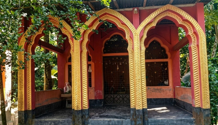 কুড়িগ্রামে রাধা-গোবিন্দ মন্দিরে মূর্তি চুরি, গ্রেফতার ৪