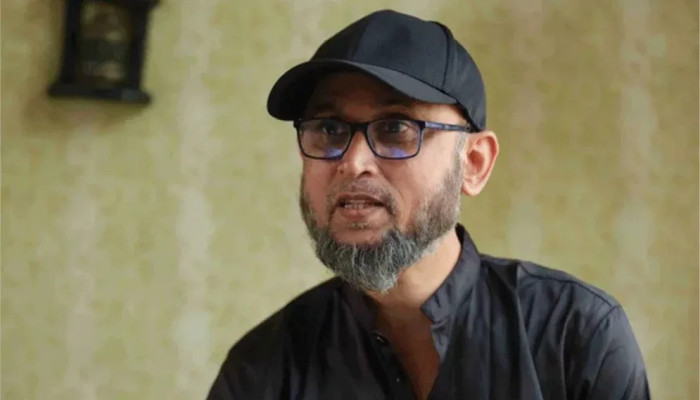 ‘আমাদেরকে আজাইরা আলাপে ব্যস্ত রাইখা কেউ কলকাঠি নাড়তে ব্যস্ত’