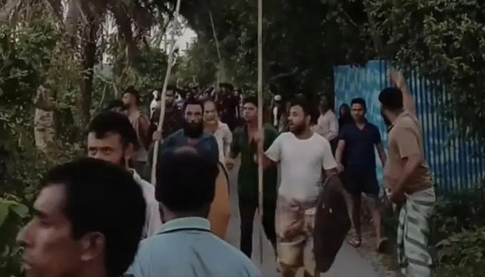 ফরিদপুরে মাদরাসাছাত্রীদের উত্ত্যক্তের জেরে সংঘর্ষ, আহত ১২