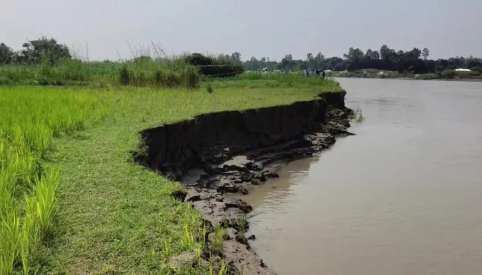 ধলেশ্বরীর ভাঙনে বিলীন কবরস্থান-বসতভিটা, হুমকিতে নানা স্থাপনা