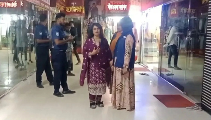 ‘কাকে ভোট দিয়ে ভুক্তভোগী হলাম’- ফেসবুকে সরকারের সমালোচনার পর আটক নারী