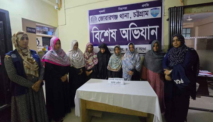 রোগী সেজে হাসপাতালে এসে স্বর্ণালংকার চুরি, গ্রেফতার ৭
